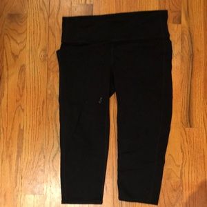 athleta chaturanga high rise crops. Black Size L.